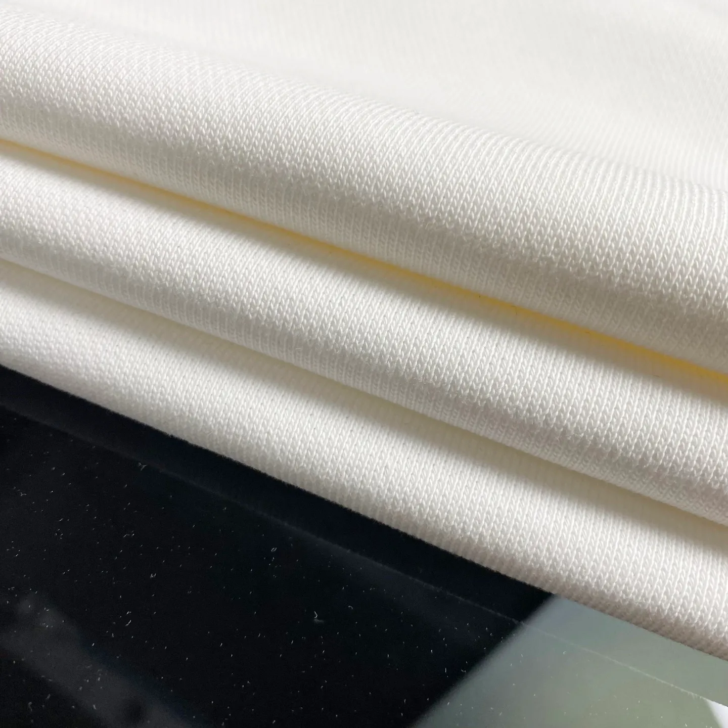 AMI/Love Embroidery-Pure cotton round neck heavy sweater, simple and exquisite logo love letter embroidery🪡LOGO logo 2026New Arrival-Original development/100% cotton Fashion Versatile-Light luxury trend Three standards complete-Premium Quality Size: S-XL Color: Black.White.Green.Apricot.